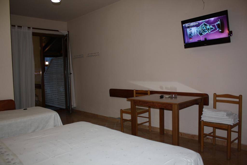 Hotel Martini Vlorë Quarto foto